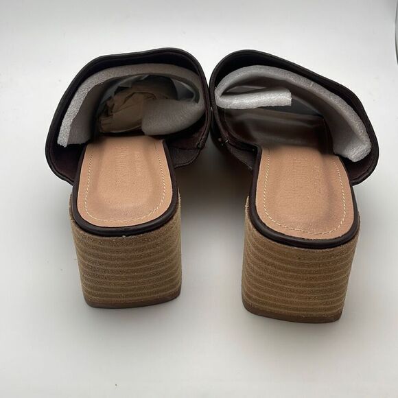 CUSHIONAIRE Women's One Band Dress Sandal SIZE 8 WIDE BROWN - Picture 4 of 7